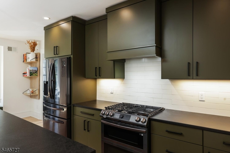 8 Locust St Property Photo 13