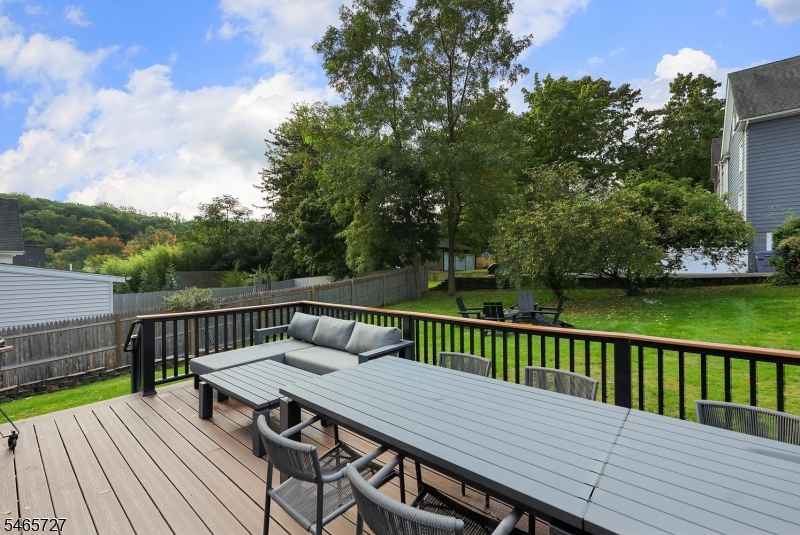 8 Locust St Property Photo 18