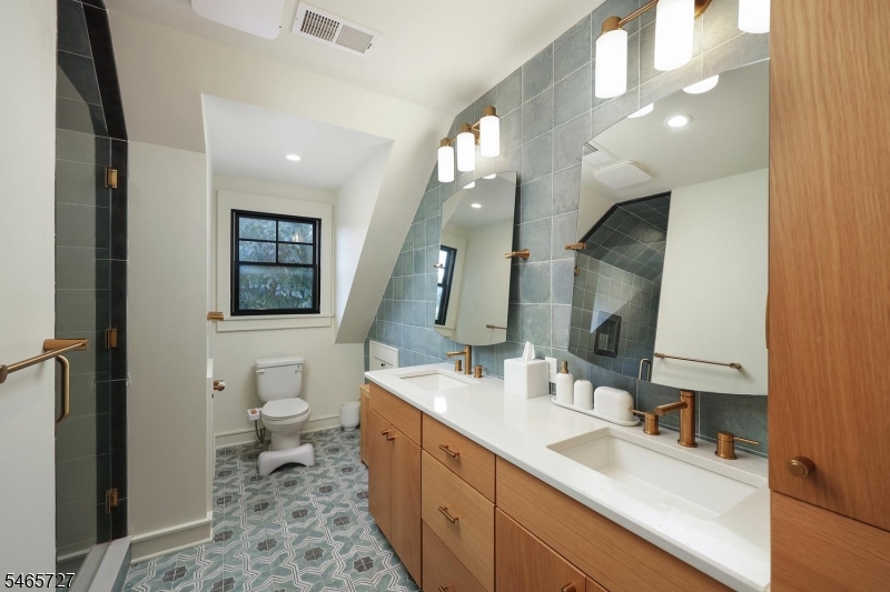 8 Locust St Property Photo 28