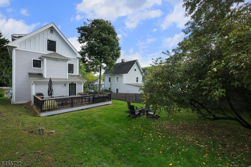 8 Locust St Property Photo 33