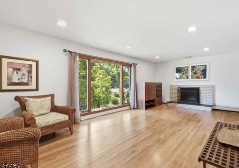 17 Ellsworth Ave Property Photo 8