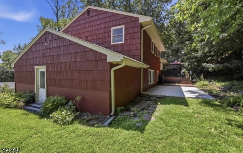 17 Ellsworth Ave Property Photo 23