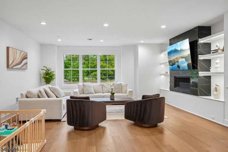 110 Mason Ct 5a Property Photo 9