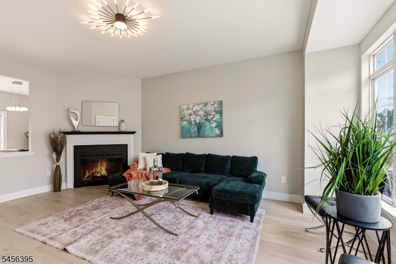 8 Somerset St Property Photo 5