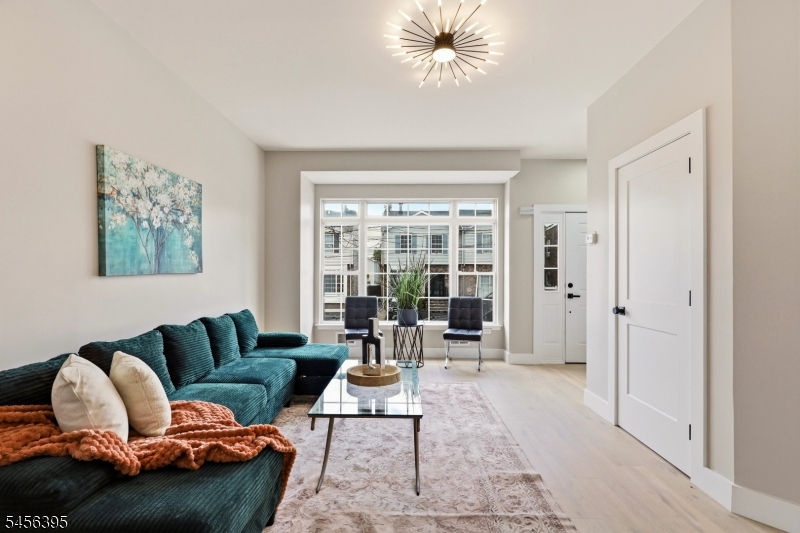 8 Somerset St Property Photo 6