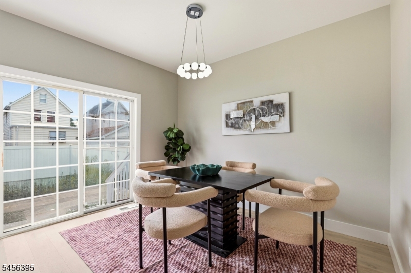 8 Somerset St Property Photo 8