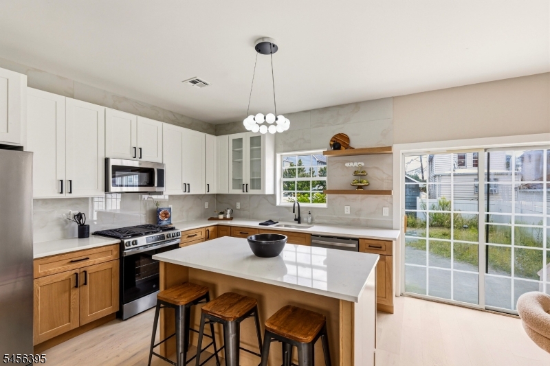 8 Somerset St Property Photo 11