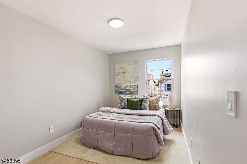 8 Somerset St Property Photo 17