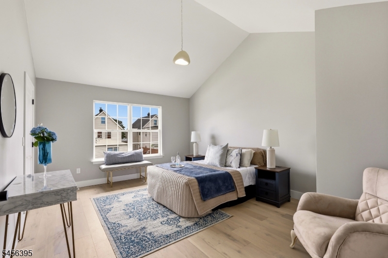 8 Somerset St Property Photo 19