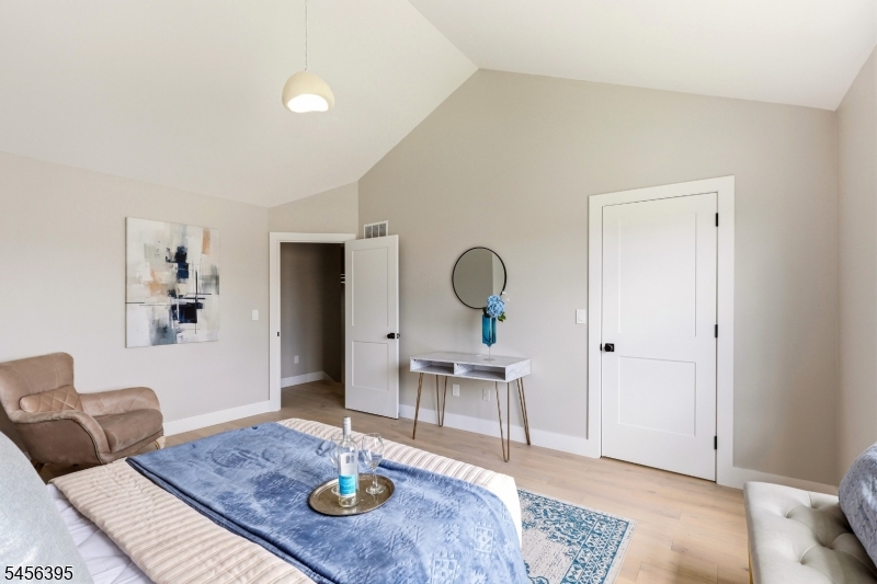 8 Somerset St Property Photo 20