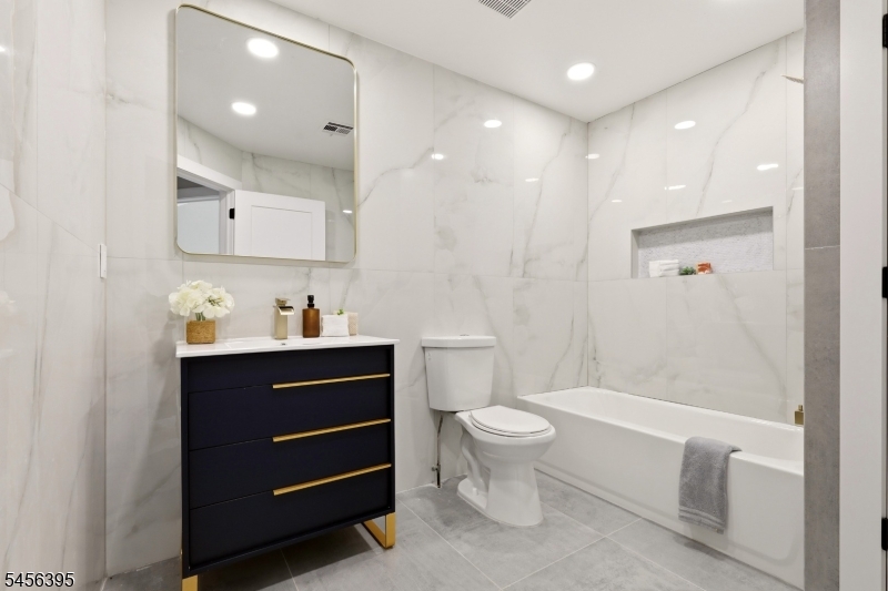 8 Somerset St Property Photo 22