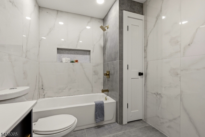 8 Somerset St Property Photo 23
