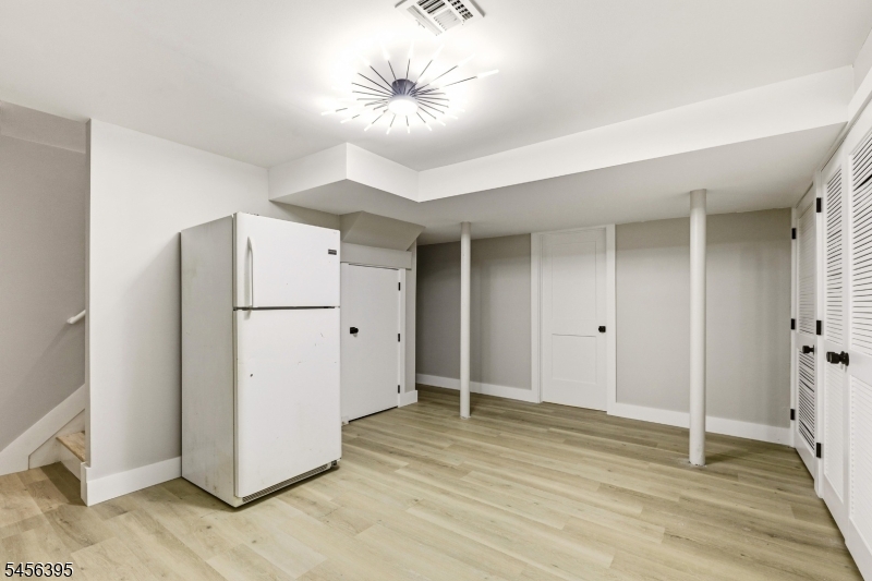 8 Somerset St Property Photo 25