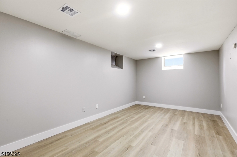 8 Somerset St Property Photo 26
