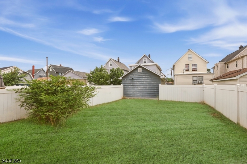 8 Somerset St Property Photo 27