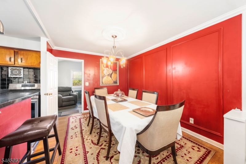 425 Adrianne Ct Property Photo 6