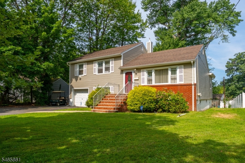 425 Adrianne Ct Property Photo 23