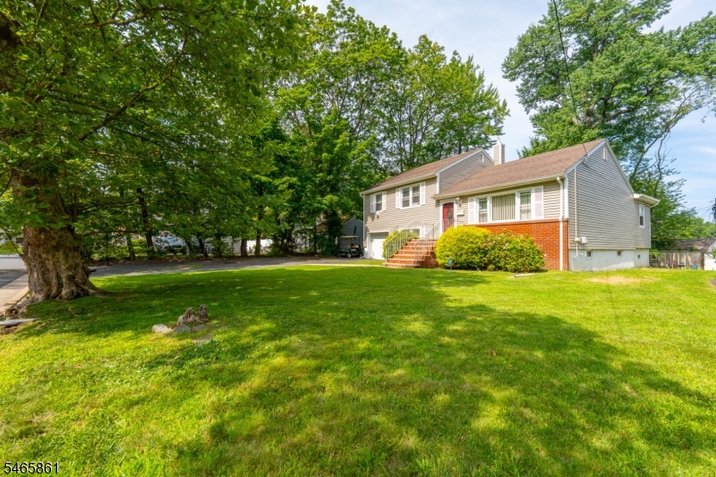 425 Adrianne Ct Property Photo 24