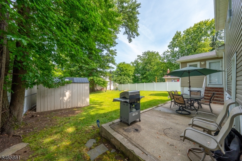 425 Adrianne Ct Property Photo 25