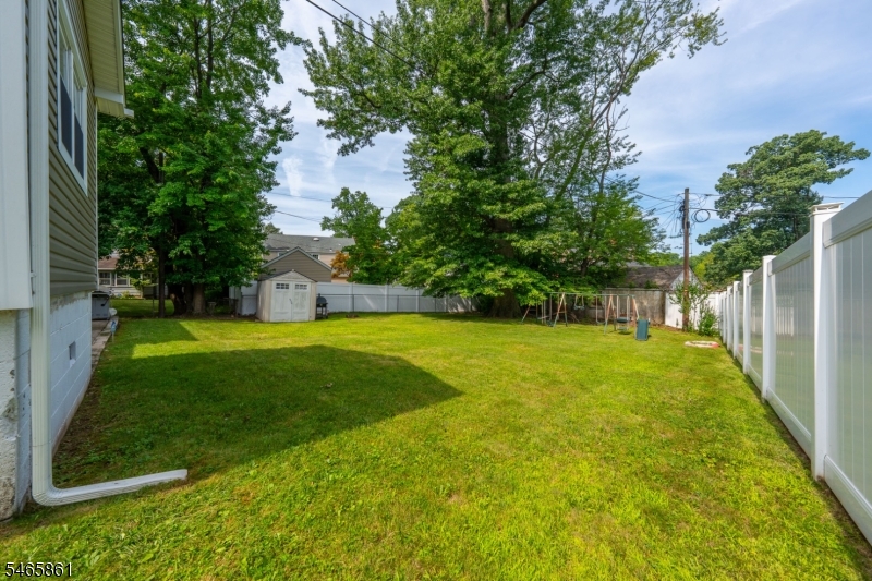 425 Adrianne Ct Property Photo 26
