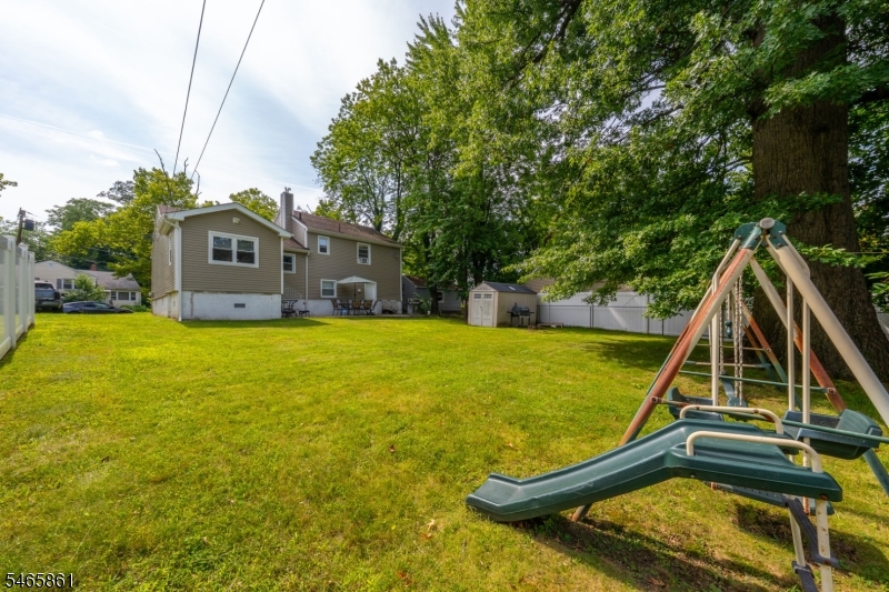 425 Adrianne Ct Property Photo 27