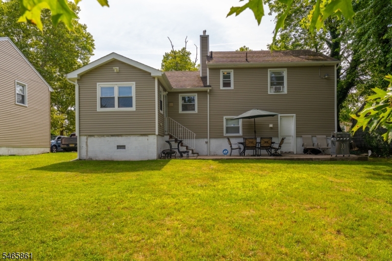 425 Adrianne Ct Property Photo 28