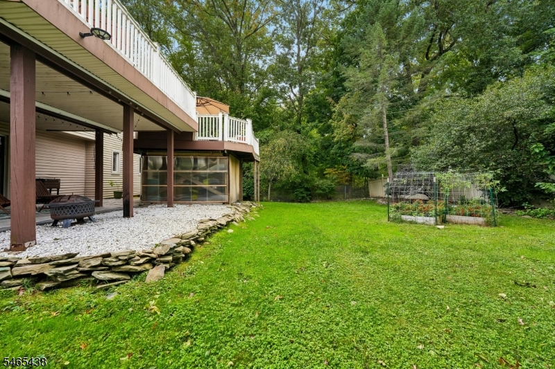 564 Mountain Ave Property Photo 40