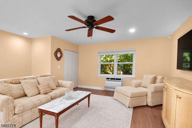 49 Knox Ter 2a Property Photo 3