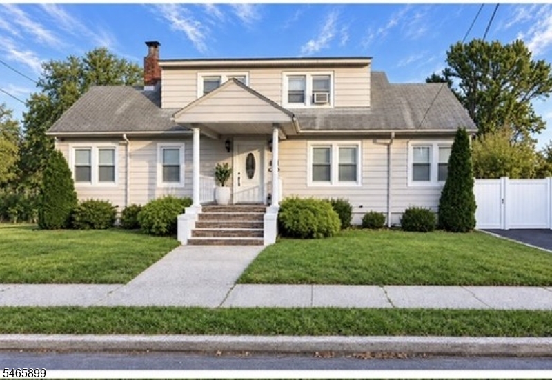 1975 Rutherford St Property Photo 1