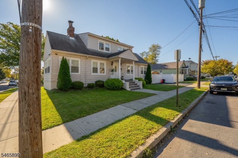 1975 Rutherford St Property Photo 3