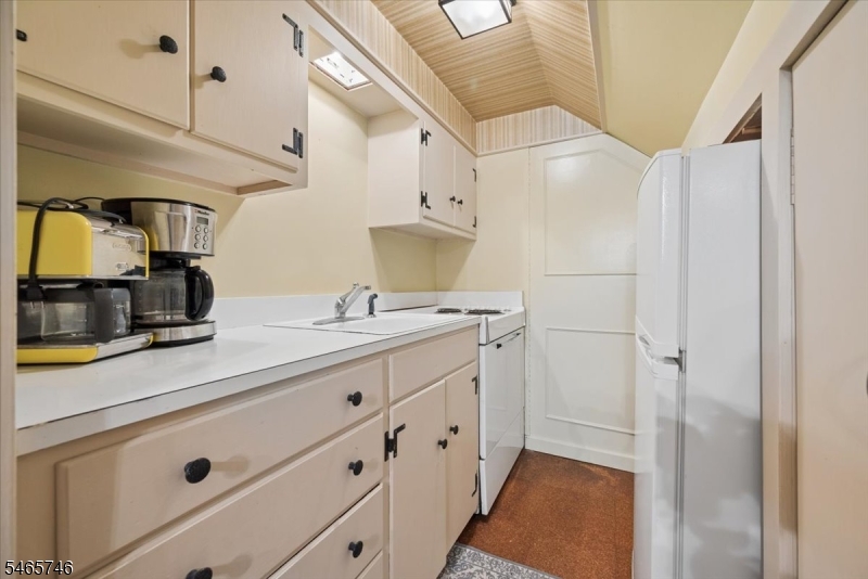 568 Waterloo Rd Property Photo 30
