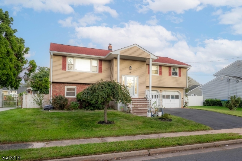 4 Charles Ct Property Photo 1