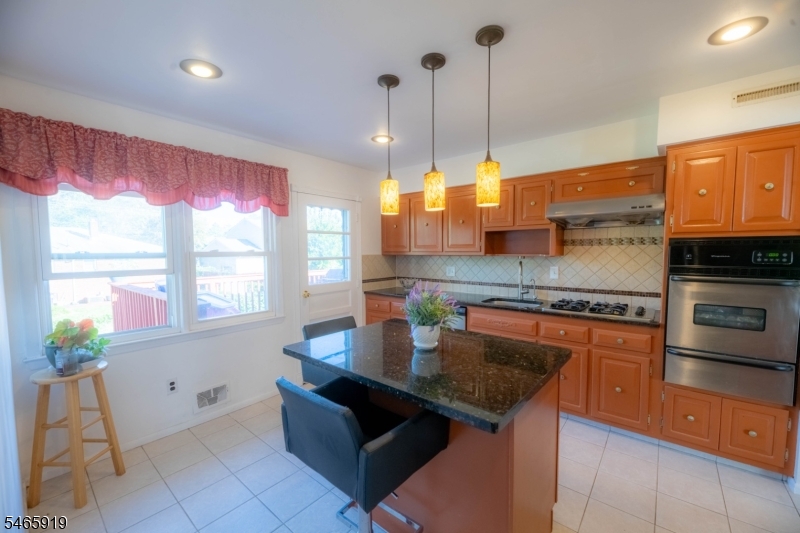 4 Charles Ct Property Photo 8