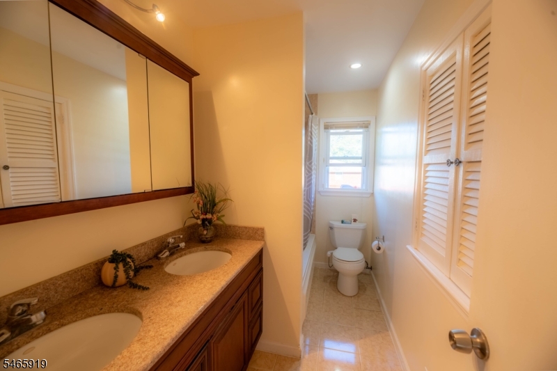 4 Charles Ct Property Photo 12