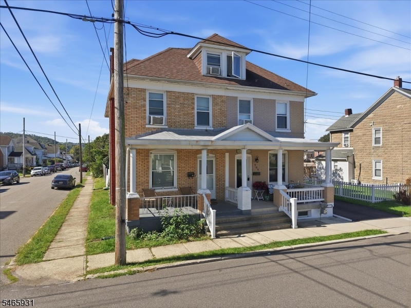 708 Columbus Ave Property Photo 2