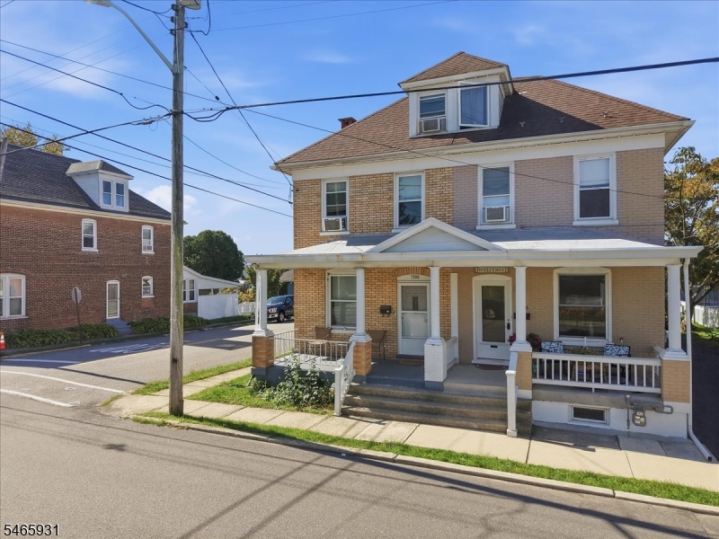 708 Columbus Ave Property Photo 3