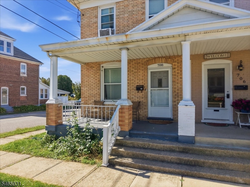 708 Columbus Ave Property Photo 4