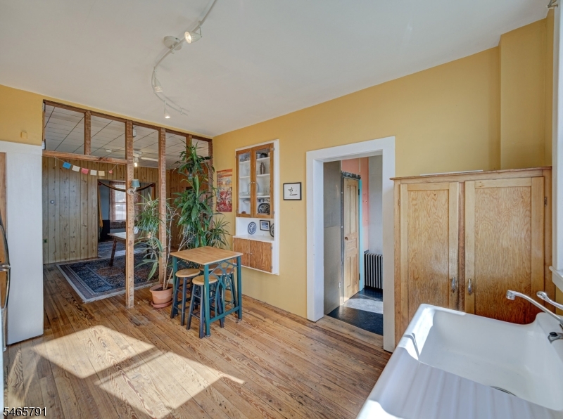 390 Heckman St Property Photo 13