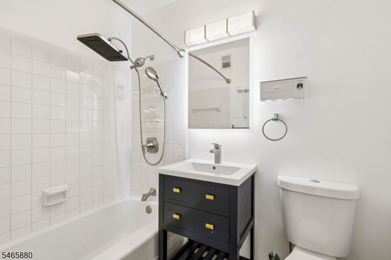 7100 Boulevard E 2l Property Photo 7