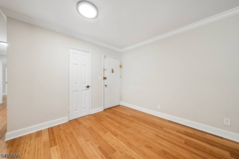 415 Claremont Ave 1g Property Photo 2