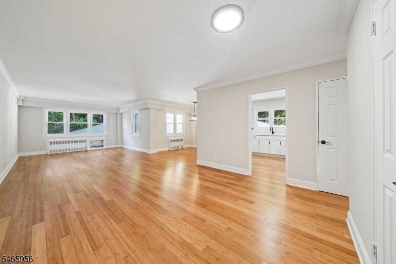 415 Claremont Ave 1g Property Photo 3