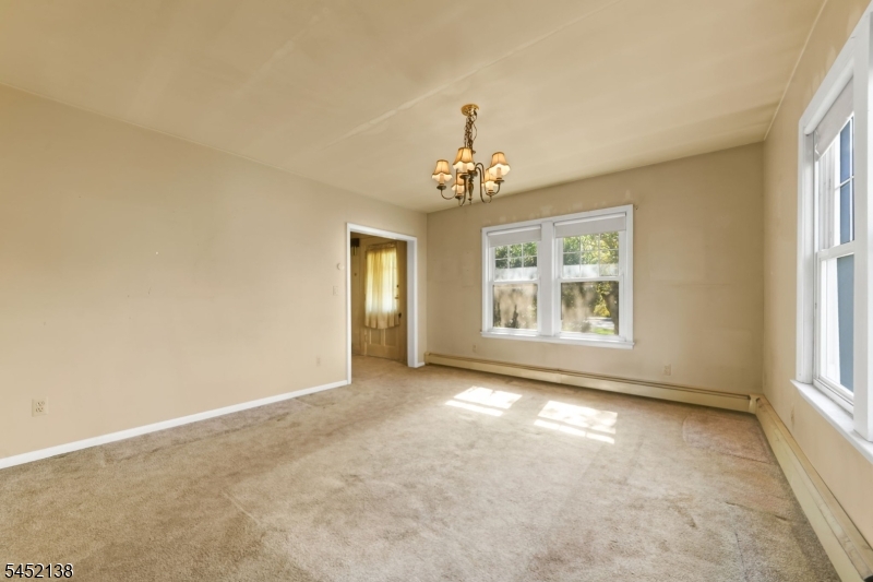 30 Bloomfield Ave Property Photo 3