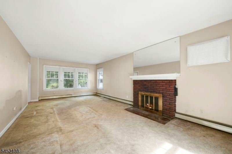 30 Bloomfield Ave Property Photo 4