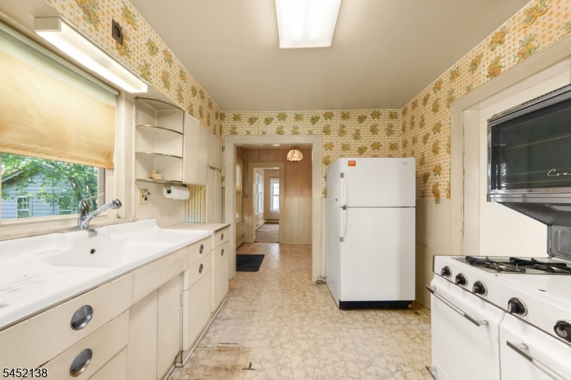 30 Bloomfield Ave Property Photo 5