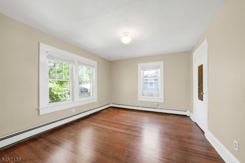 30 Bloomfield Ave Property Photo 6