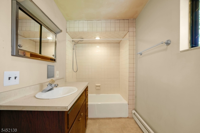 30 Bloomfield Ave Property Photo 7