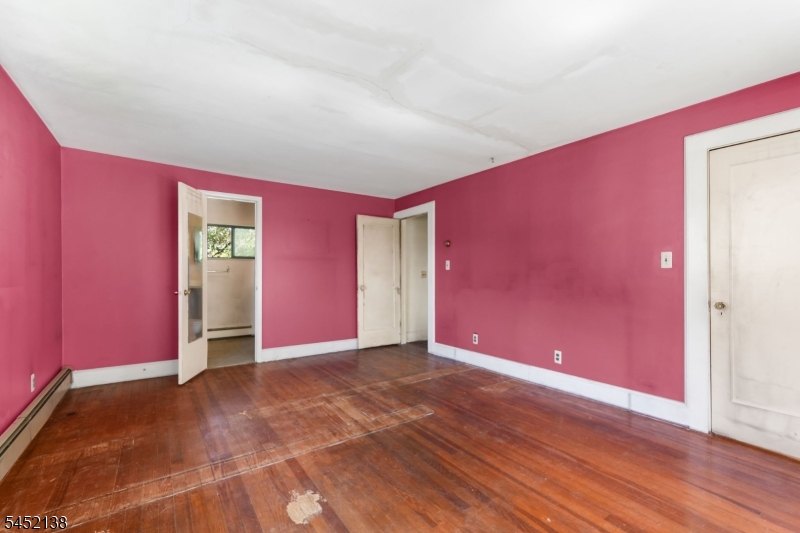 30 Bloomfield Ave Property Photo 8