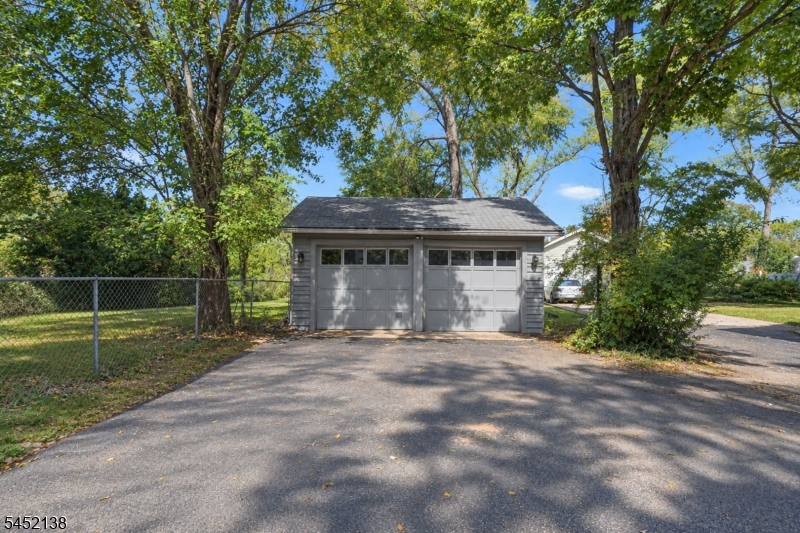 30 Bloomfield Ave Property Photo 14