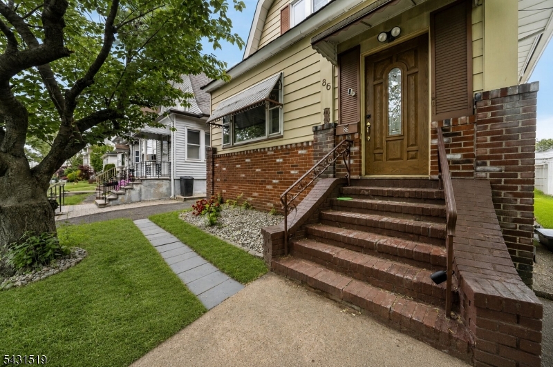 86 Curie Ave 1 Property Photo 2