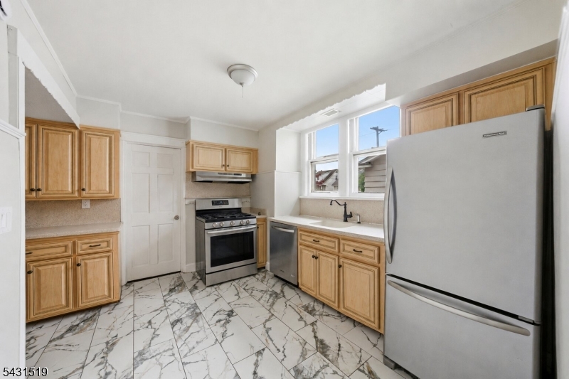 86 Curie Ave 1 Property Photo 9